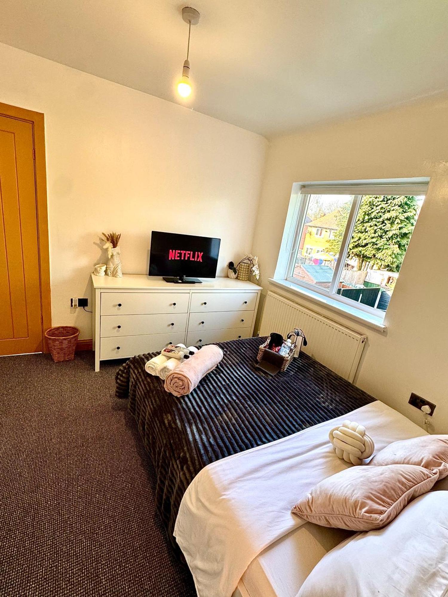 דירות נוטינגהאם Contractor Haven- 3Bdr Crew House, Free Parking, Fast Wifi & Private Garden מראה חיצוני תמונה
